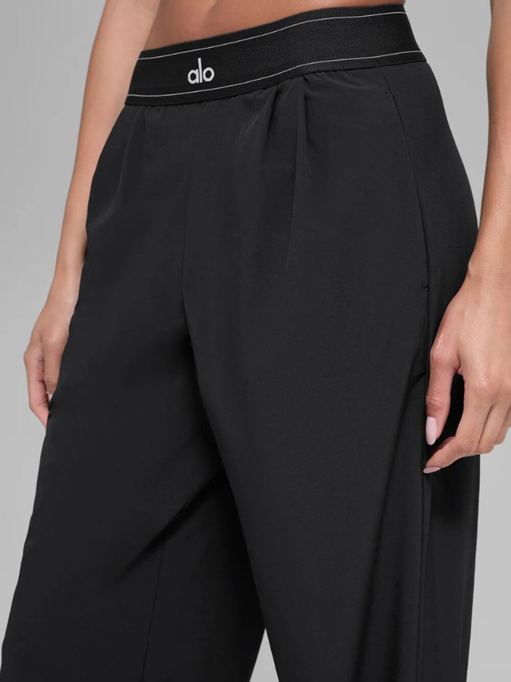 🏷NWT Alo Yoga Black⚫Loose-fitting Yoga Pants Inner seam length 30 inches - Picture 9 of 10